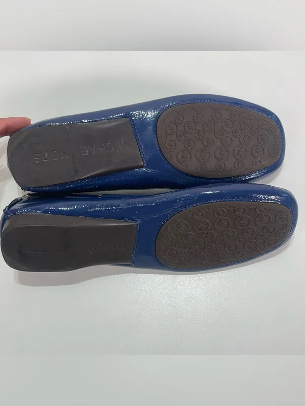 MICHAEL Michael Kors Loafers Women's 7 M Blue Patent Leather Shoes Logo Charms - Image 6