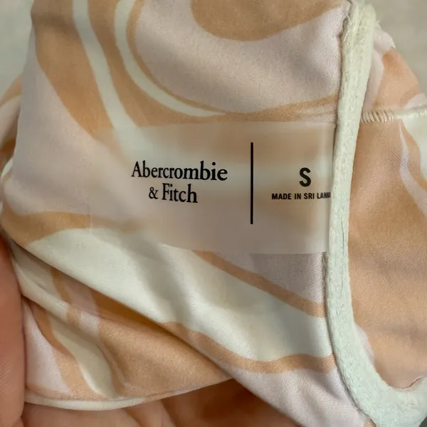 Abercrombie & Fitch Beige and White Swirl Bikini Top Small - Image 3