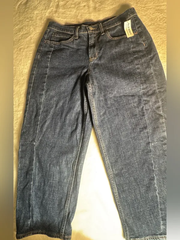 Old Navy High-Waisted Extra-Wide-Leg Barrel Jeans size 8 - Image 4