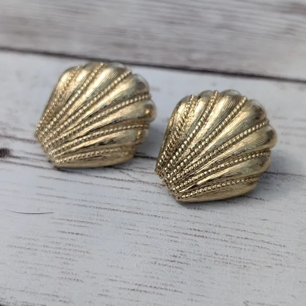 Vintage Stud Earrings For Pierced Ears 7/8" Gold Tone Flourish - Image 2