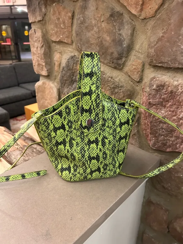 Purse green snakeskin faux leather no flaws - Image 2