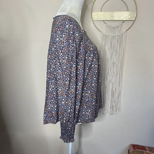 Universal Threads • floral puff sleeve smocked top - Image 4