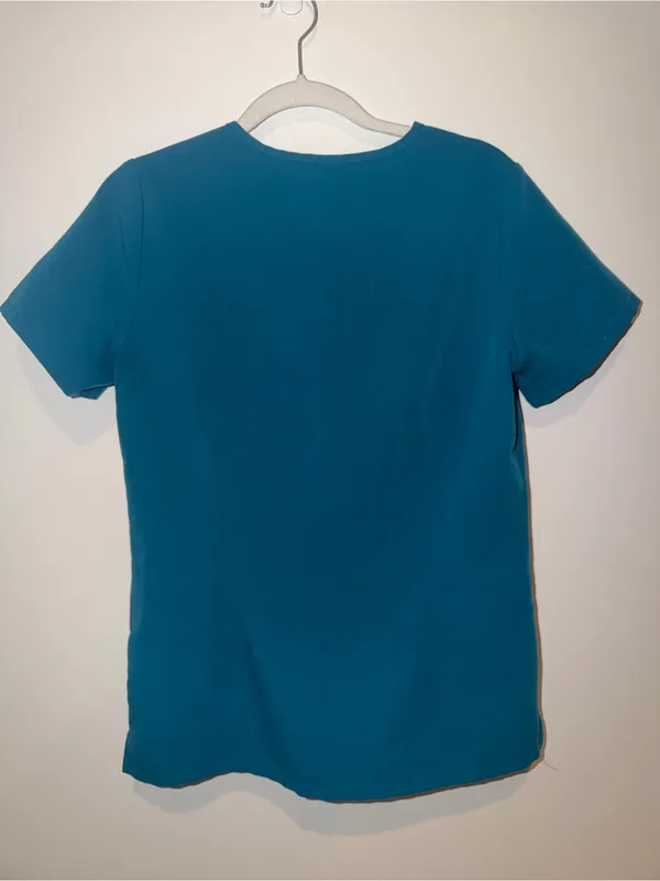 2 FigsScrub tops - Image 4