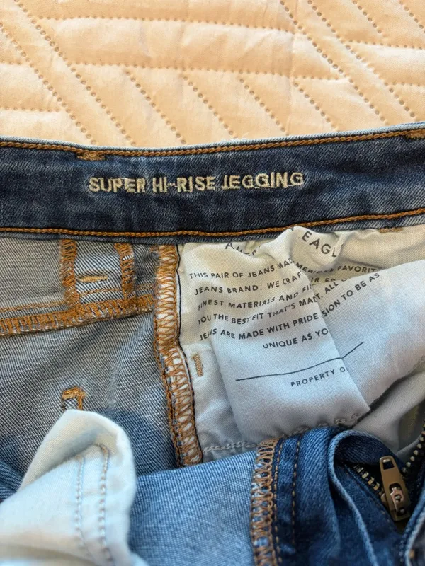 American Eagle Super Hi Rise jeggins Distressed Jeans - Blue Wash Size 4 - Image 3
