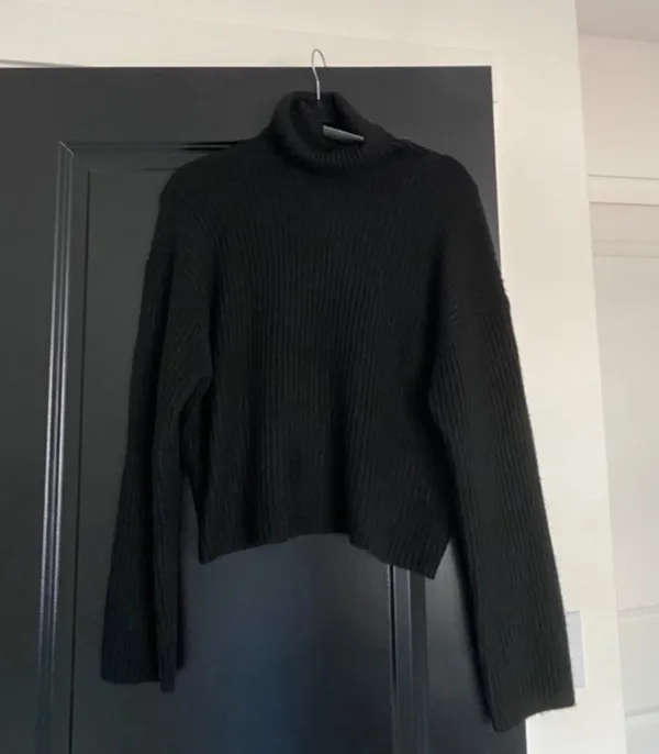 NWT H&M black sweater  - Image 5