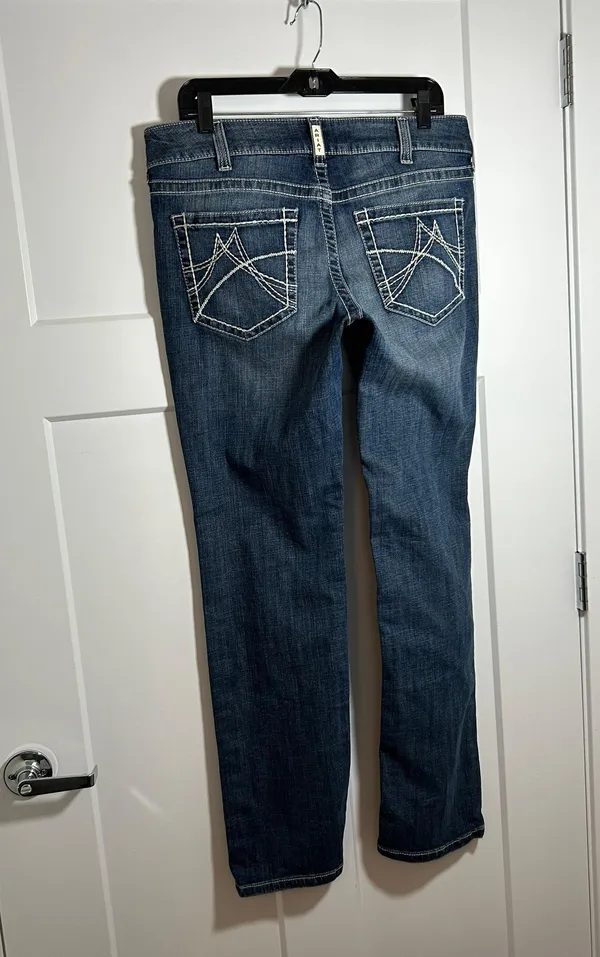 Ariat size 31 straight leg jeans, longer inseam/length - Image 3