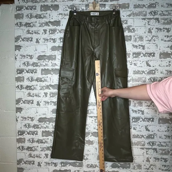 Abercrombie & Fitch | women faux leather 90’s relaxed highrise - Image 10