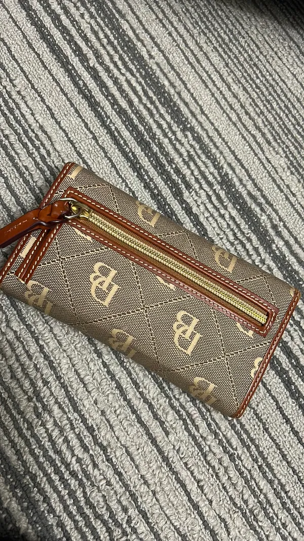 Dooney & Bourke - Image 5