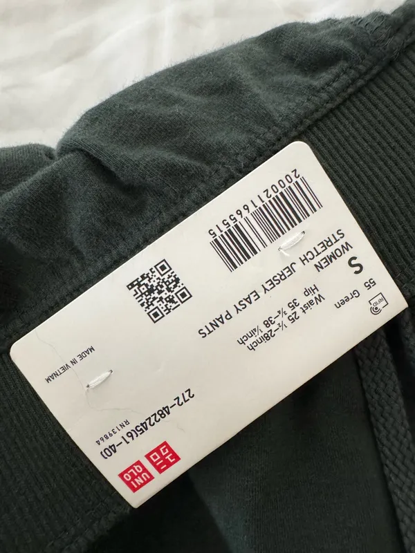 Uniqlo Green sweat pants - Image 4