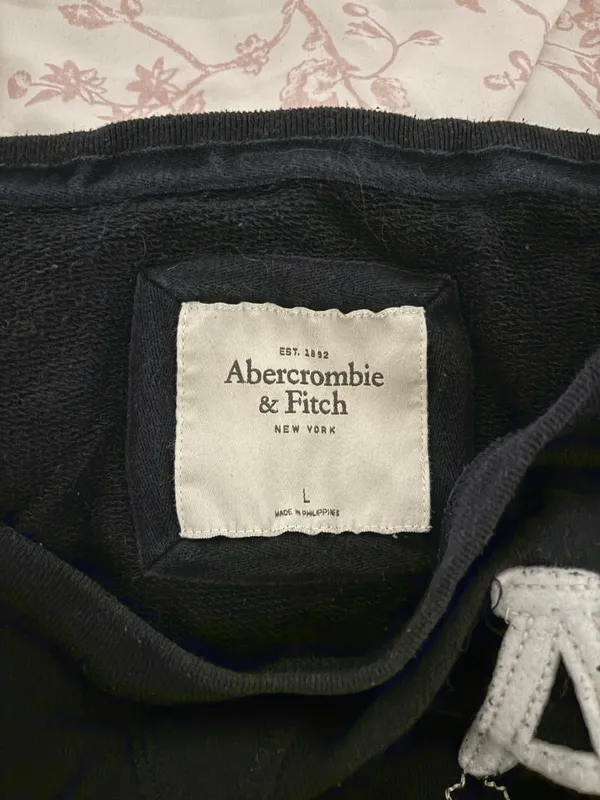 Abercrombie Vintage Sweatshirt - Image 3