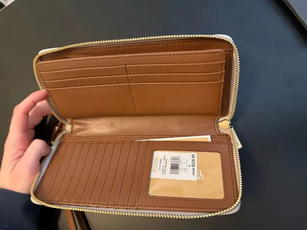 NWT Michael Kors Wallet - Image 3