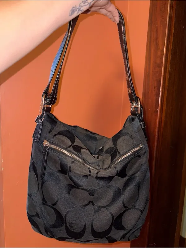 Coach Black Signature Canvas Shoulder Bag - Image 3