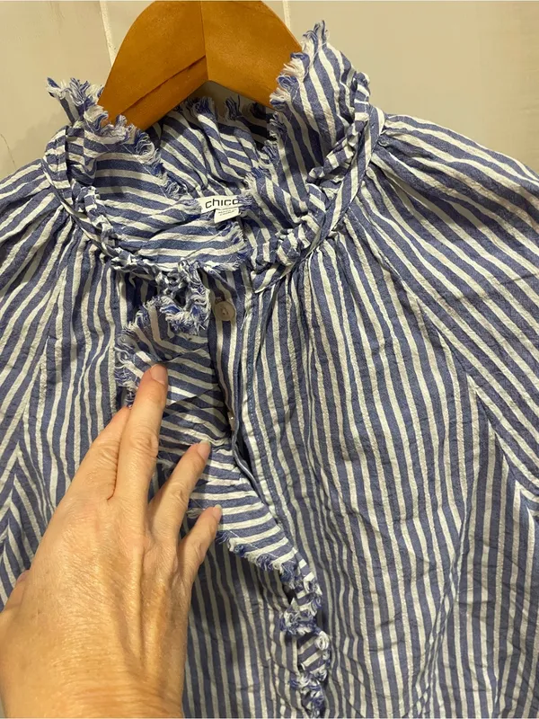 Cute Chicos classic ruffle raw collar button front blouse breezy poet - Image 7