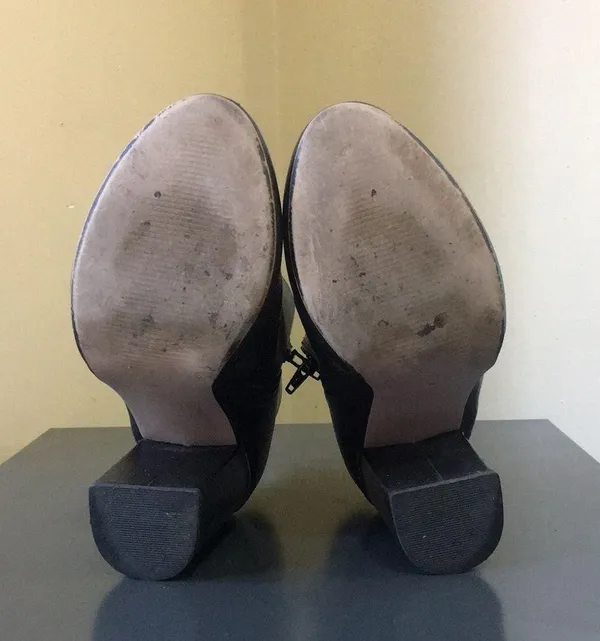 Kurt Geiger CARVELA Vegan Leather Black Side Zip Gold Metal Trim 3.75” Block Heel Boots EUC 6 - Image 9