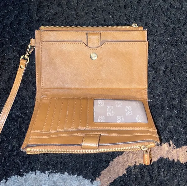 Michael Kors Bifold Wristlet - Image 2