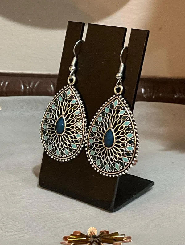 Elegant Silver and Blue Teardrop Earrings - Image 5