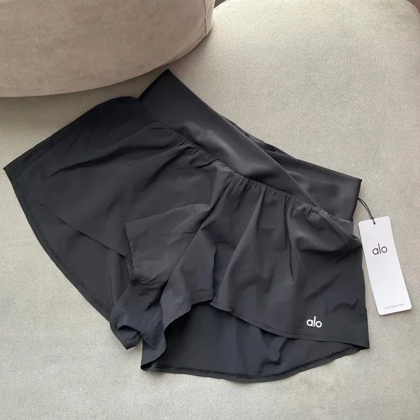 Alo Yoga V-Cute Running Short Black M - Image 2