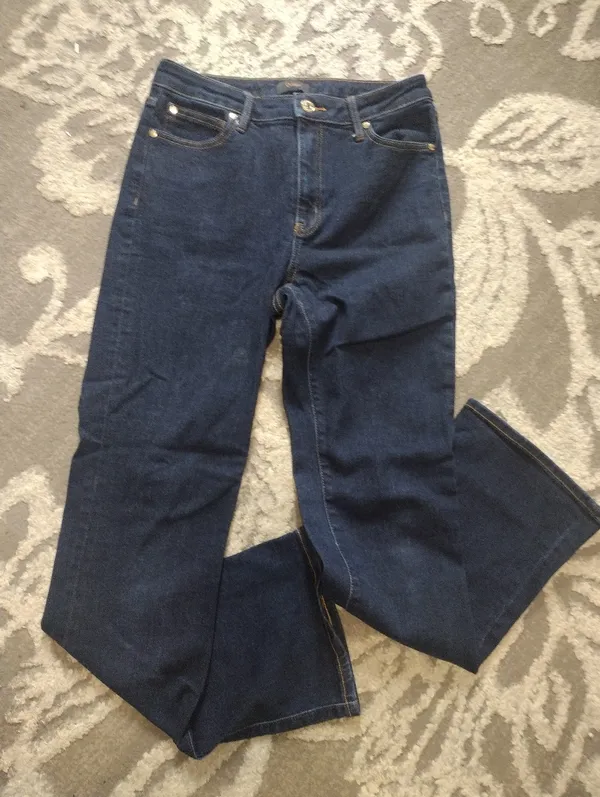 Quince Bella Stretch Kick Flare In Deep Rinse Jean - Image 2
