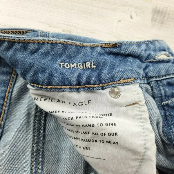 American Eagle Tomgirl Distressed Jeans Womens 4 Regular Light Wash Tapered - Image 7