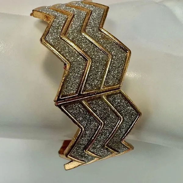 Gold tone rhinestone hinged bangle bracelet - Image 5