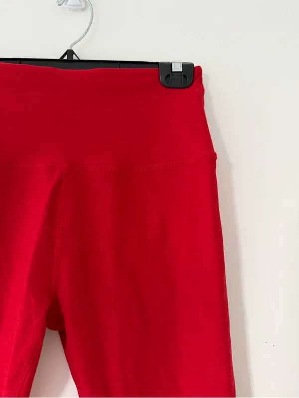Beyond Yoga Spacedye Caught in the Midi High Waisted Leggings in Holly Red Large - Image 6