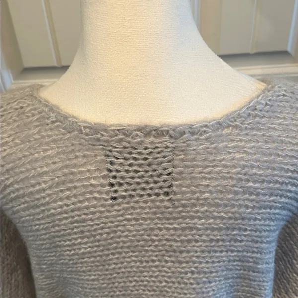 American Eagle Large Y2K Light Gray Wool/Mohair-Blend Open‎ Knit V-Neck Sweater - Image 6