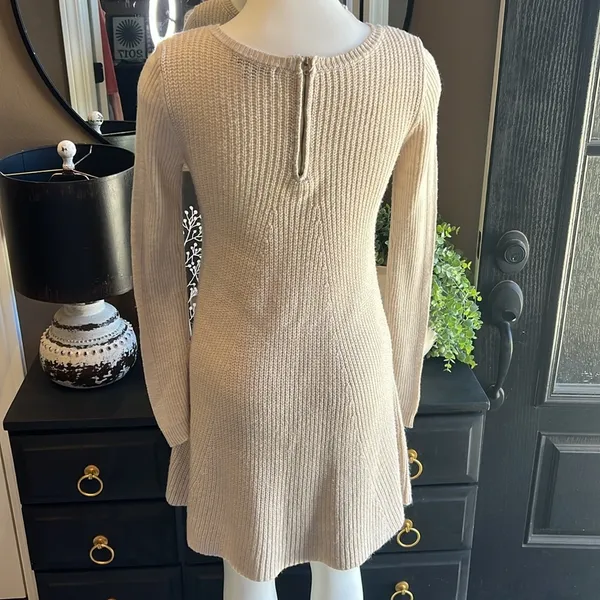 ROMEO + JULIET COUTURE Beige Sweater Dress Small - Image 8