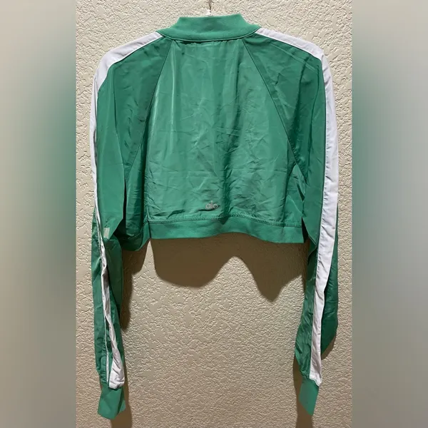 ALO Yoga NWT Racetrack Shrug Lettuce Green White Size XS - Image 7