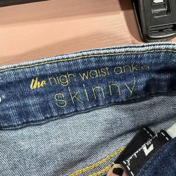 7 for all mankind the high waist ankle skinny jeans size 26 - Image 7