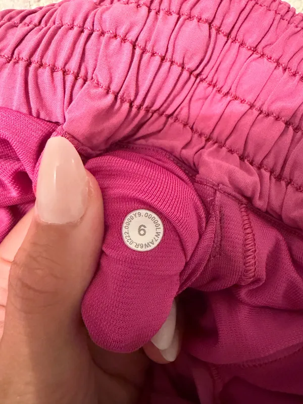 Lululemon Hotty Hot 2.5" Low-Rise - Image 4