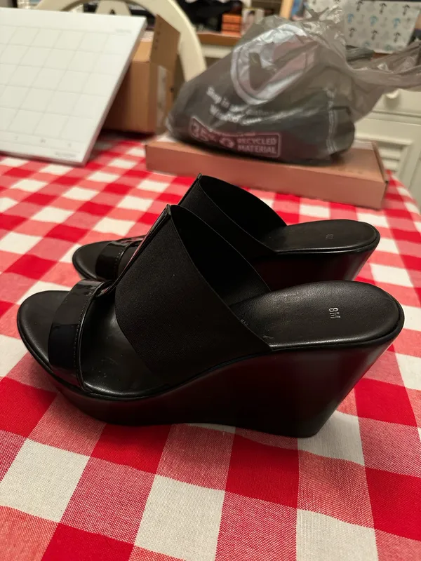 black wedge/heels Size 7 - Image 3