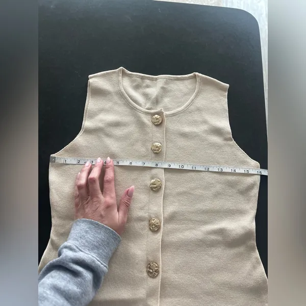 Nwot Knitted Buttoned Vest In Cream Color S - Image 12
