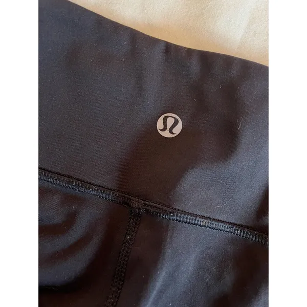 Lululemon Black Simple Cropped Mid Rise Leggings Size 8 20 in long, 28 in waist - Image 5
