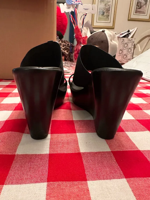black wedge/heels Size 7 - Image 6