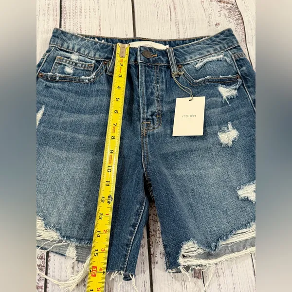 Hidden Jeans NWT Women's S. Sofie Mom Denim Shorts Blue Jean Distressed Raw Hem inv605 - Image 2