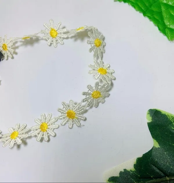 Daisy Chain Floral Choker Necklace New - Image 5