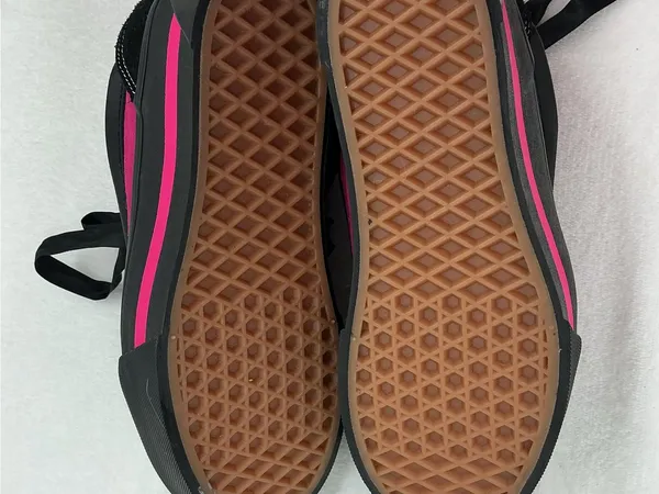 Vans Women’s Black and Hot Pink Lace-Up Skate Sneakers B50 - Image 6