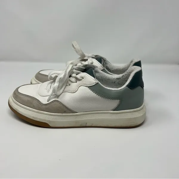 UNIVERSAL Threads Lace Up Sneakers - Image 3