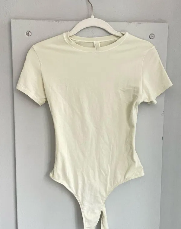 SKIMS Bone Cotton TShirt Bodysuit S - Image 4