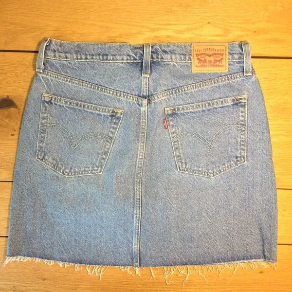 Levi’s mini skirt denim jean light wash distressed 30 - Image 2