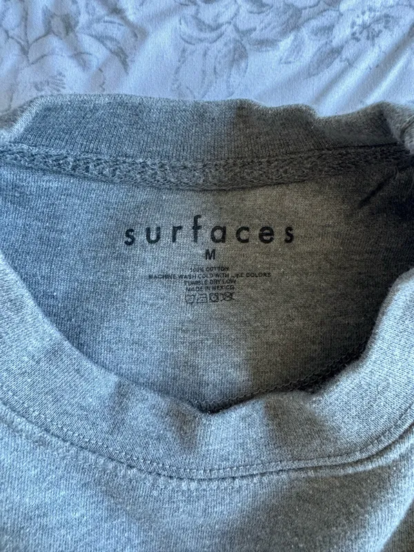 Surfaces Merch Gildan Sweatshirt Gray Size M - Image 3