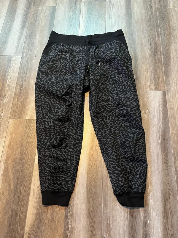 Lululemon Dance Studio Mid-Rise Jogger Full Length Leopard Warp Black Multi - Image 4