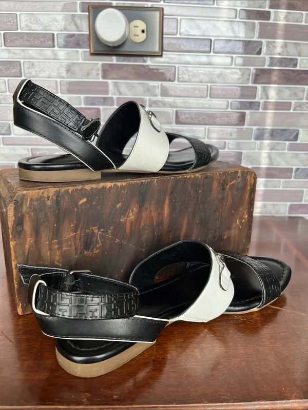 Tommy Hilfiger women's black and white flat sandals - Image 4