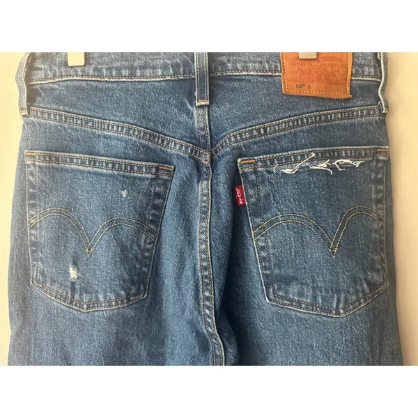 Levis Premium 501 Skinny Distressed Jeans Medium Wash Button Fly Women 26 - Image 4