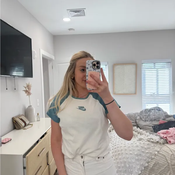 Nike Women's vintage Tee xl - Image 3