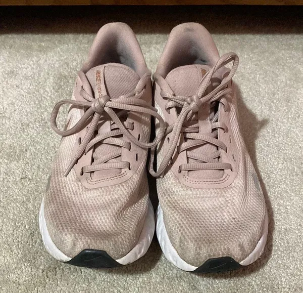 Nike Pink Tennis Shoes - Image 2
