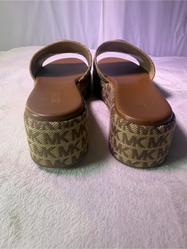 MICHAEL Michael Kors Brown Monogram Platform Slide Sandals with Gold Logo - Image 7