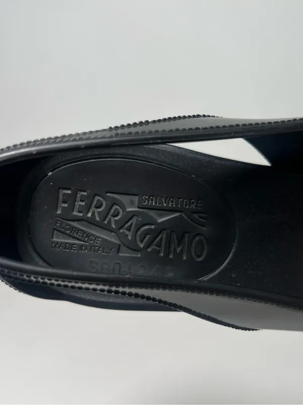 Salvatore Ferragamo Nilly Nara Vara Bow Perforated Peep Toe Jelly Flat Slides - Image 12