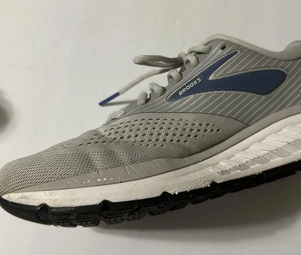 Brooks Adiction 14 Narrow 2A
Grey/Blue 8.5 - Image 5