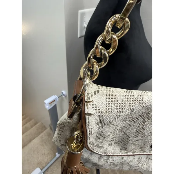 Michael Kors White Jet Set Item Signature Medium Tassel Flip Top Shoulder Bag - Image 5
